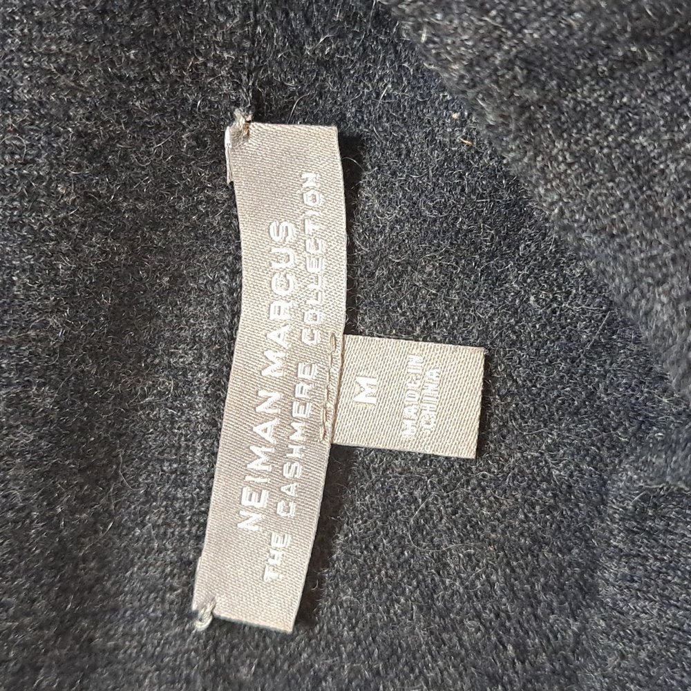 Neiman Marcus Cashmere Sweater Gray Embellished Ostrich Feathers Size Medium - Picture 7 of 16